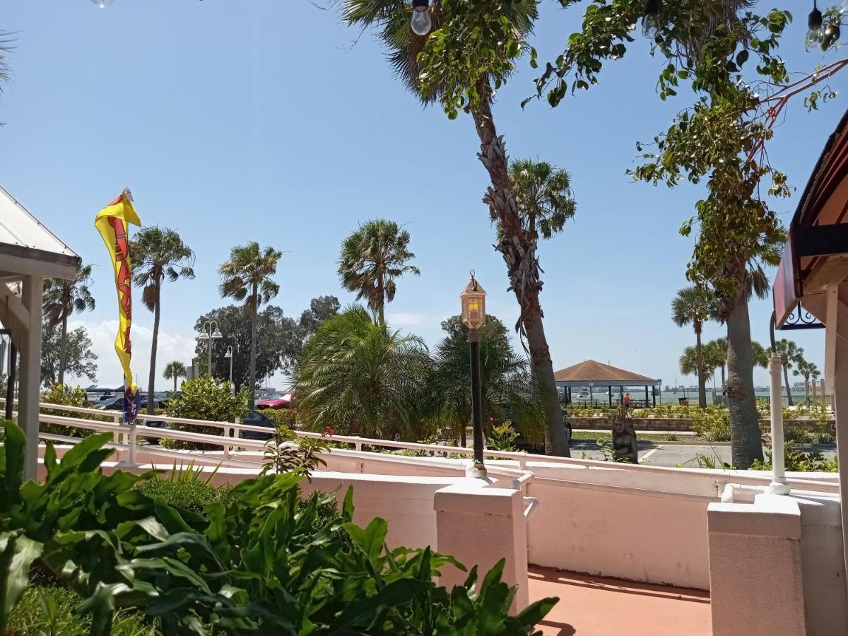 Sea Breeze Manor 3*